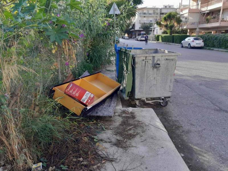 Κλείνουν το πεζοδρόμιο