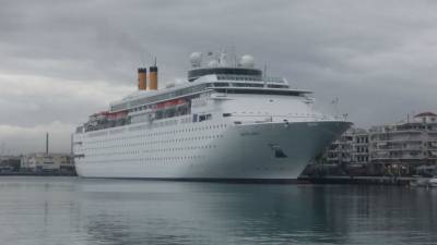 Ποδαρικό για το 2016 από το "Costa Neoclassica" για το λιμάνι της Καλαμάτας (βίντεο-φωτογραφίες)