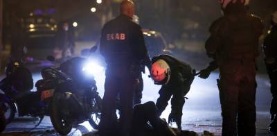 Νέα Σμύρνη: Στην ανακρίτρια ο «σπρίντερ» που φέρεται να «γκρέμισε» τον αστυνομικό