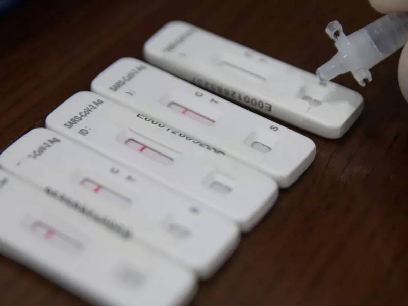 ΕΟΔΥ: Τέσσερις θάνατοι από Covid-19 και 162 νέες εισαγωγές