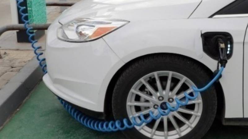 Η ΕΕ προχωρά στην επιβολή επιπρόσθετων δασμών ως και 35% στα ηλεκτρικά αυτοκίνητα από Κίνα