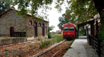 Ατύχημα με το εκδρομικό τρένο στο Δεσύλλα Μεσσηνίας