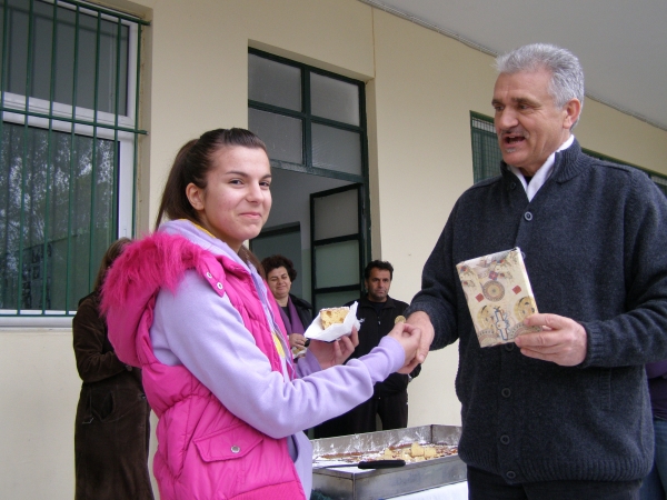 Εκοψαν πίτα στο Γυμνάσιο Αρφαρών