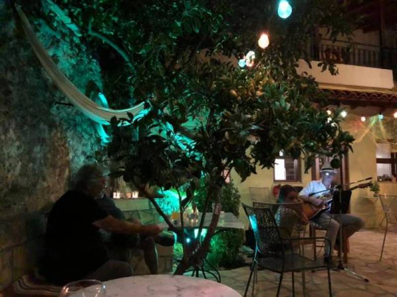 Ελληνική μουσική βραδιά στην “Αυλή της Γιωργίτσας”