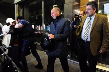 Η «επίθεση» αγάπης της Ελένης Λουκά στον Γιάννη Βαρουφάκη