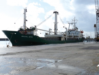 "Μπλόκο" σε φορτηγό πλοίο μετά από την επιθεώρηση - Παραμένει στο λιμάνι