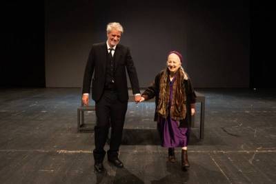 Το Σάββατο ρίχνει αυλαία η παράσταση «Μόνο 2 λόγοι»