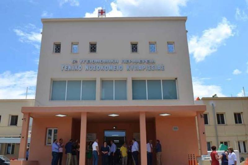 Η εισαγγελέας στο εμβολιαστικό κέντρο Νοσοκομείου Κυπαρισσίας