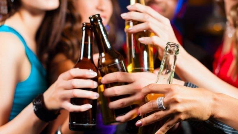 Στο νοσοκομείο δύο ανήλικα κορίτσια μετά από κατανάλωση αλκοόλ (βίντεο)