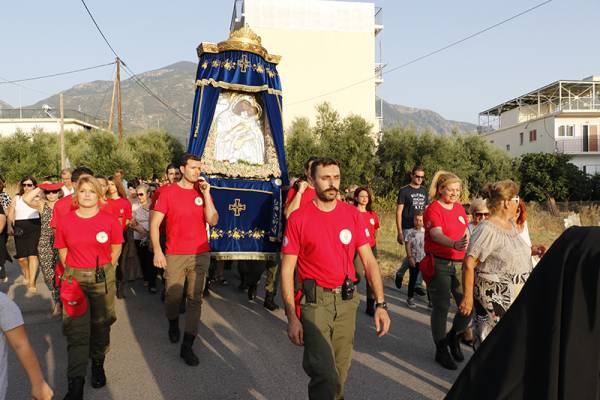 Πλήθος πιστών στην υποδοχή της εικόνας από τη Δήμιοβα (βίντεο)