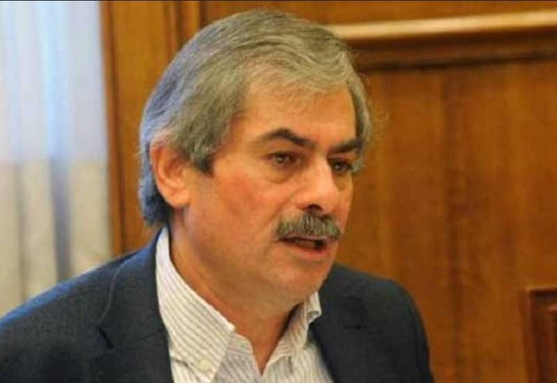 Πετράκος: “Η κυβέρνηση αποκλείει τους νέους αγρότες”