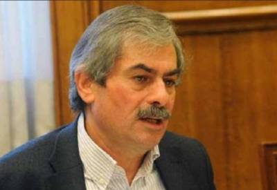 Πετράκος: “Η κυβέρνηση αποκλείει τους νέους αγρότες”