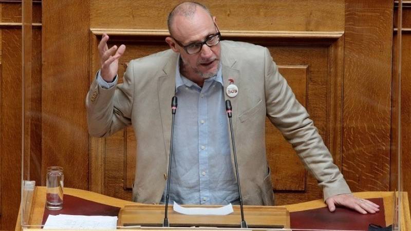 Γρηγοριάδης: "Η κυβέρνηση βρίσκεται "υπό πίεση" λόγω των διαμαρτυριών