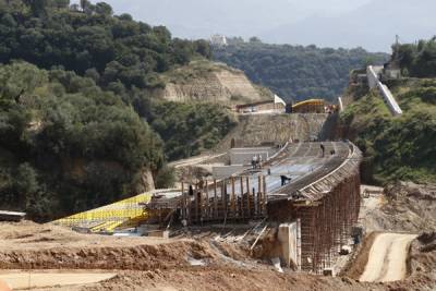 Προβλήματα με τις απαλλοτριώσεις: Δύσκολα θα φτάσει τον Ιούλιο ο περιφερειακός στου Καρέλια (βίντεο)