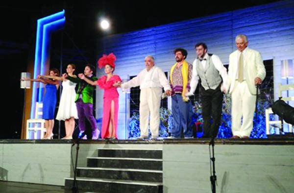 Γέμισε το Κάστρο Καλαμάτας για το “Γουρούνι στο σακί”