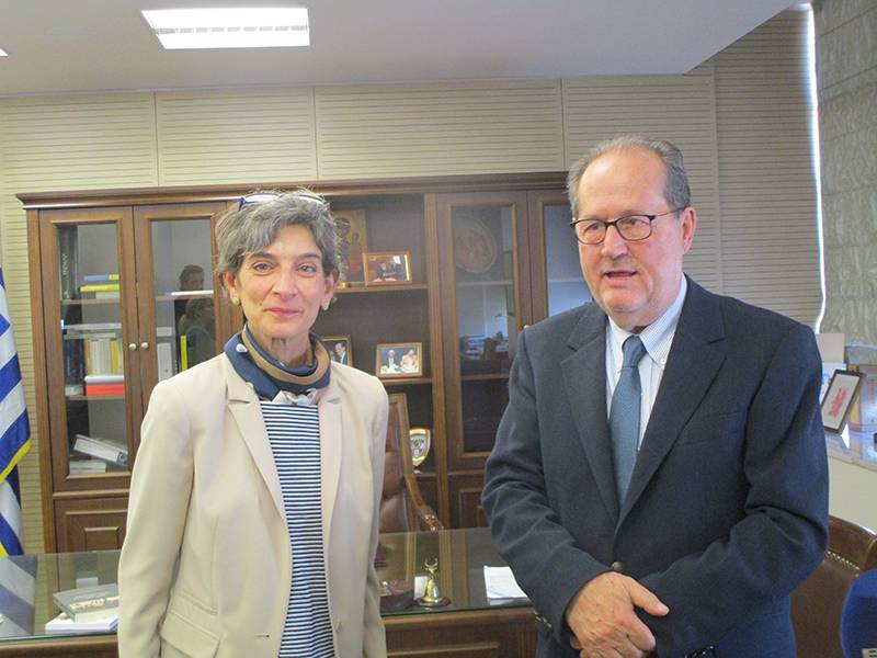 Η πρέσβειρα της Μεγάλης Βρετανίας στον δήμαρχο Καλαμάτας