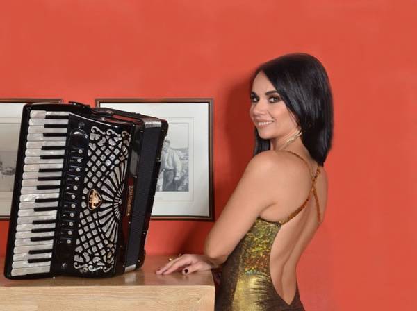 Μουσική παράσταση με τη Ζωή Τηγανούρια στους Γαργαλιάνους