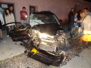 Εκτός κινδύνου οι τραυματίες του τροχαίου ( Φωτογραφίες από το ατύχημα στην οδό Λακωνικής)