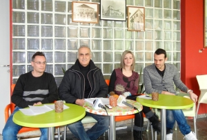 &quot;Μας συγχωρείτε, διακοπή&quot; σε σκηνοθεσία Περικλή Αλμπάνη, αύριο στο Αμφιθέατρο της Φιλαρμονικής