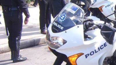 Καταδίωξη έπειτα από ληστεία στη Νέα Ερυθραία - Ψέκασαν με πυροσβεστήρα αστυνομικούς (βίντεο)