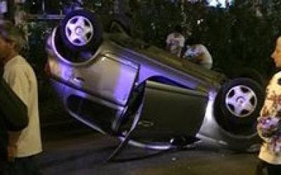 Τροχαίο στην Καλαμάτα: Αυτοκίνητο αναποδογύρισε σε κεντρική διασταύρωση!