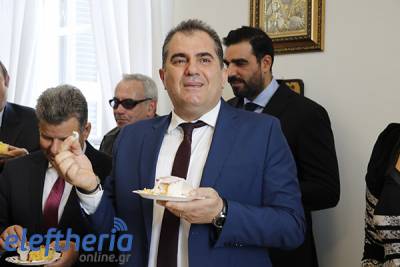 Δίπλά τυχερός ο δήμαρχος Καλαμάτας ανήμερα των Φώτων (βίντεο-φωτογραφίες)