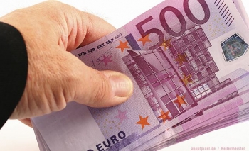 Χορός εκατομμυρίων στο σύστημα εξουσίας, σε εποχή άγριας λιτότητας