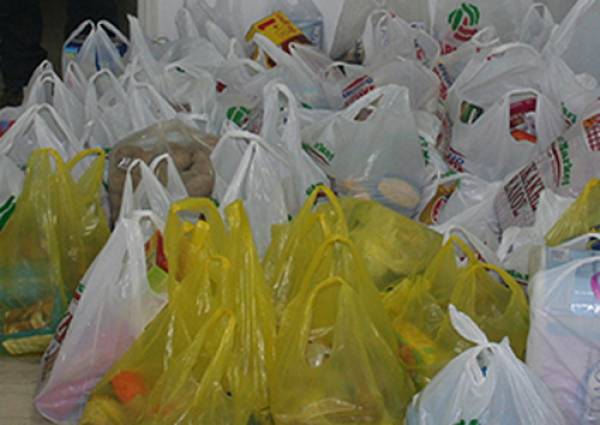 Οι πρόσκοποι συγκεντρώνουν τρόφιμα για απόρους