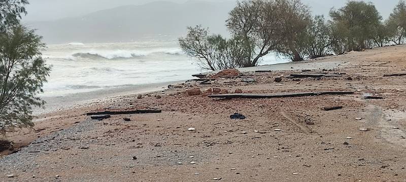 Η θάλασσα βγήκε στη στεριά σε πολλές περιοχές της Τριφυλίας