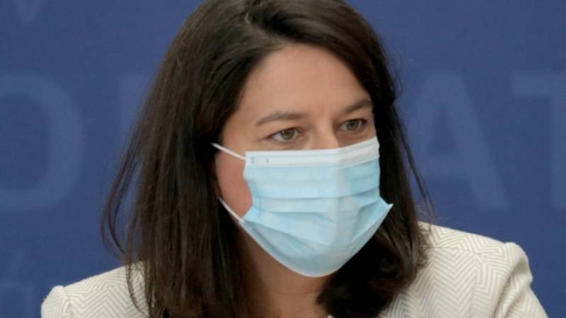 Μπογιές και συνθήματα στο γραφείο της Νίκης Κεραμέως - «Δεν πτοούμαστε» λέει η υπουργός