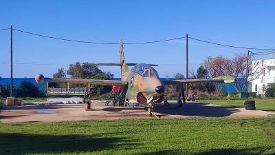 Μουσειακό αεροσκάφος τοποθετήθηκε στην Κυπαρισσία