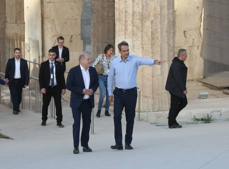 Στην Ακρόπολη Κυριάκος Μητσοτάκης και Όλαφ Σολτς