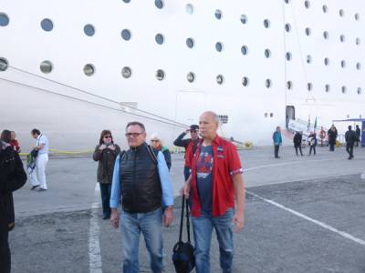 1.213 τουρίστες στην Καλαμάτα χθες με το Costa Neoclassica (φωτογραφίες)