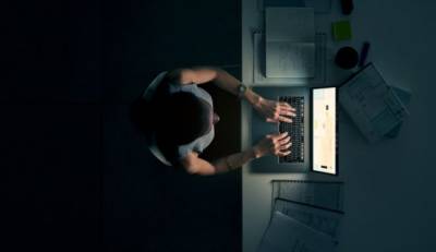 Κηφισιά: Οικιακή βοηθός φωτογράφιζε γυμνά τα παιδιά που πρόσεχε - Διοχέτευε το υλικό στο διαδίκτυο (βίντεο)