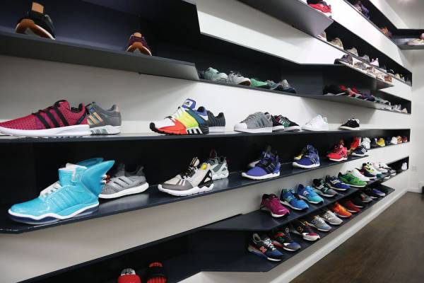 &quot;Μαϊμού&quot; Nike και Adidas σε κατάστημα της Καλαμάτας