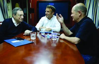 Έφτασαν στο Κίεβο Σολτς, Μακρόν και Ντράγκι μετά από ταξίδι 12 ωρών – Σημαίνουσα επίσκεψη