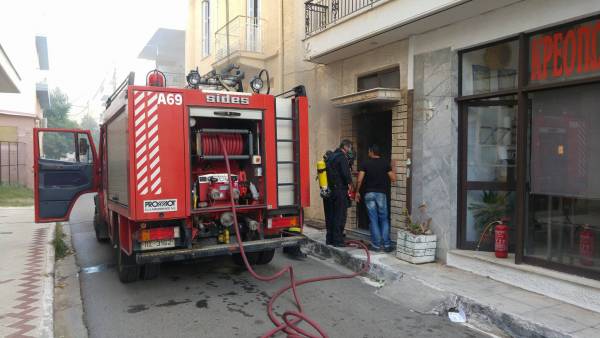 Φωτιά σε πολυκατοικία στην Καλαμάτα (βίντεο)