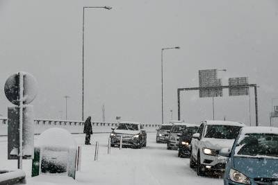 Κακοκαιρία Ελπίδα: Κραυγή απόγνωσης από τους εγκλωβισμένους οδηγούς