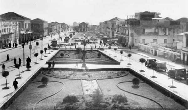 Η κεντρική πλατεία έχει τη δική της ιστορία