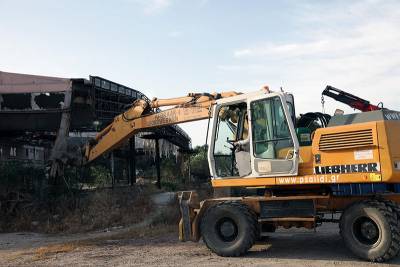 38 πρωτόκολλα κατεδάφισης για κατασκευές στην παραλία της Καλαμάτας