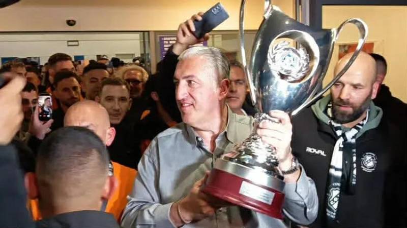 Επέστρεψαν στο Ηράκλειο με το Κύπελλο οι θριαμβευτές του ΟΦΗ (βίντεο)