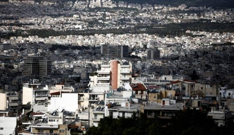 ΕΝΦΙΑ: Σε αναζήτηση δημοσιονομικού χώρου για να περάσουν "κόφτες" και εκπτώσεις