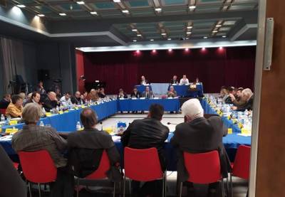 Αυτοπαγίδευση μέσω ψηφισμάτων