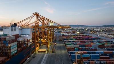 Επαγρύπνηση και ψυχραιμία προτείνει η Κεντρική Ένωση Επιμελητηρίων Ελλάδος, μετά τους δασμούς Τραμπ