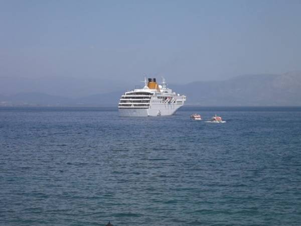 Εφθασε στο Γύθειο το πρώτο κρουαζιερόπλοιο της χρονιάς (φωτογραφίες)