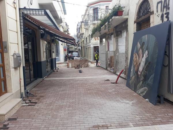 Καλαμάτα: Βάζουν κυβόλιθους στην οδό Σφακτηρίας