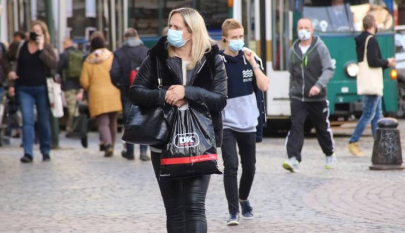 Πολωνία: Ξεπέρασαν τους 100.000 οι νεκροί - Μόλις το 55,8% του πληθυσμού έχει εμβολιαστεί πλήρως