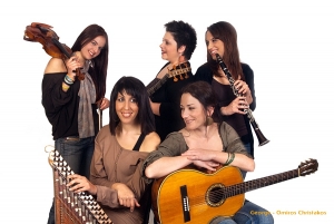 Παραδοσιακή ορχήστρα “Smyrna”: "Χαρά μας να απομακρύνουμε τον κόσμο από τα προβλήματα"