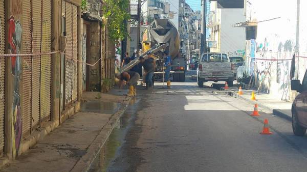 Τσιμεντοστρώθηκε το πεζοδρόμιο