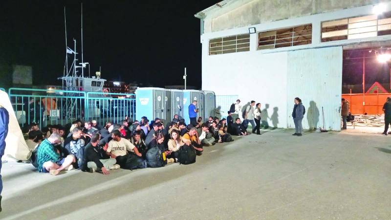 Αύριο αναχωρούν από Καλαμάτα οι 78 μετανάστες: Πήραν προθεσμία για να απολογηθούν οι 3 διακινητές   
